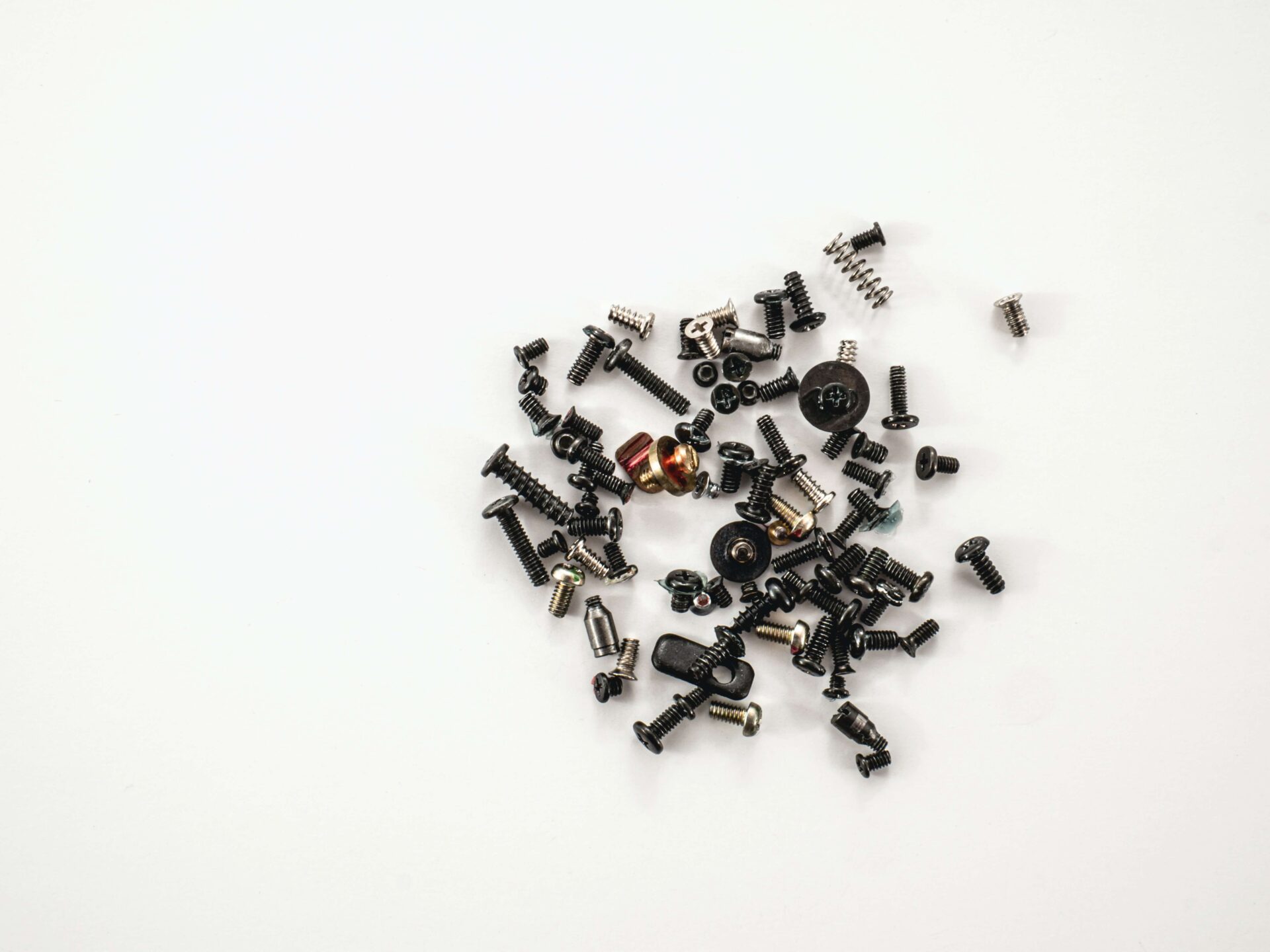Read more about the article What are the 3 most common types of screws?