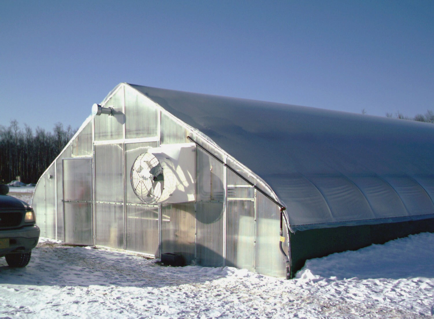 Read more about the article 6 Low-Tech Winter Greenhouse Heating Techniques